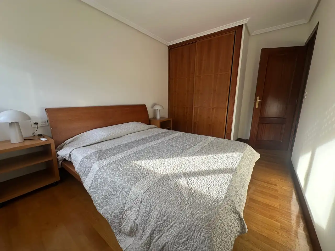 Habitación de Piso de alquiler en  Pamplona / Iruña con Calefacción, Amueblado y Horno