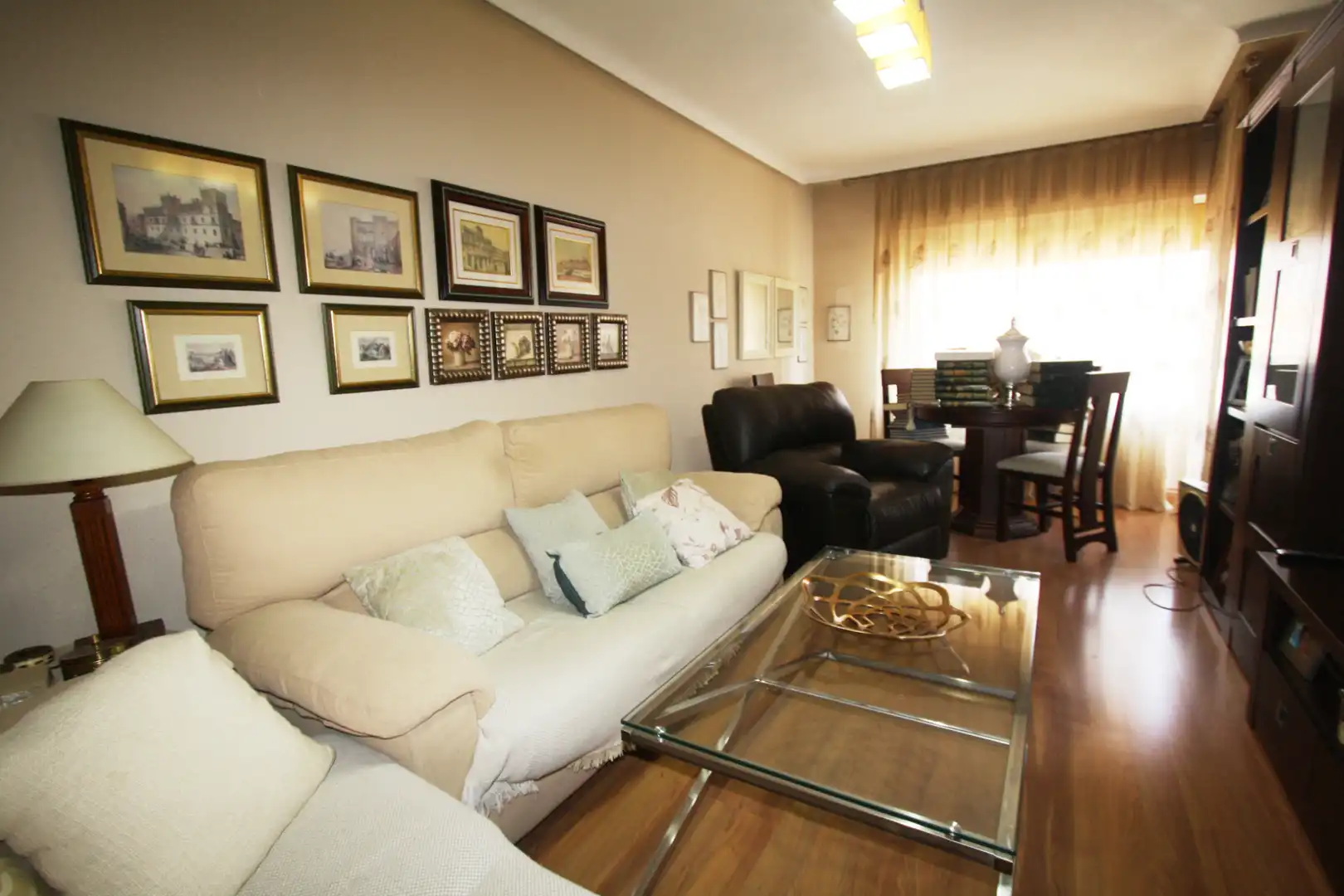 Sala de estar de Piso en venta en Albacete con Calefacción, Parquet y Amueblado