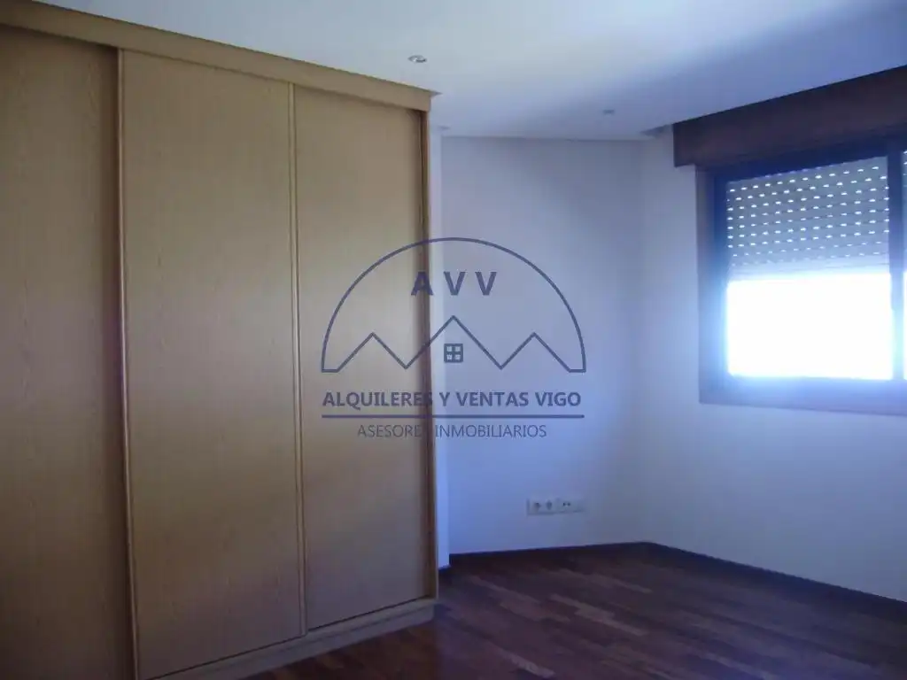 Habitación de Piso de alquiler en Vigo  con Parquet
