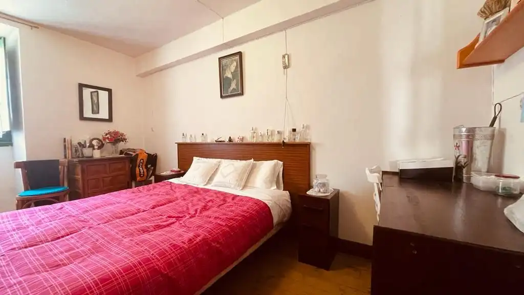 Schlafzimmer von Einfamilien-Reihenhaus zum Verkauf in Elduain mit Abstellraum