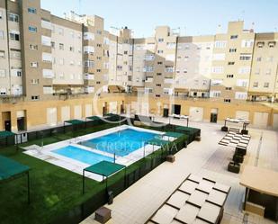 Swimming pool of Flat for sale in  Sevilla Capital  with Air Conditioner, Private garden and Parquet flooring