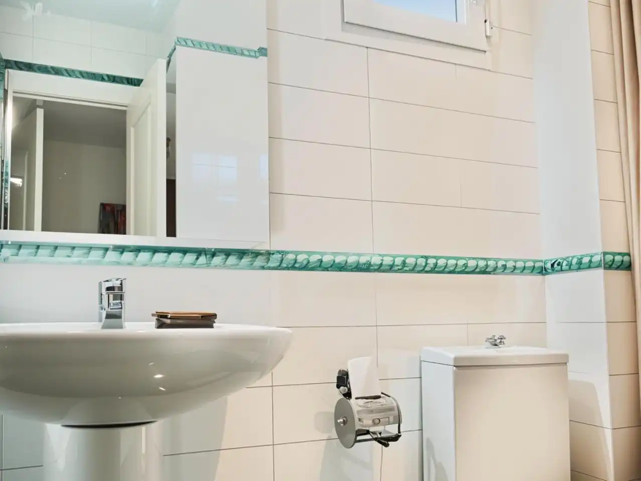 Bany de Casa o xalet en venda en Tomares amb Aire condicionat, Jardí privat i Parquet