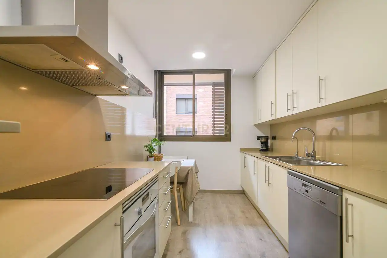 Cocina de Apartamento en venta en Molins de Rei con Aire acondicionado, Trastero y Balcón