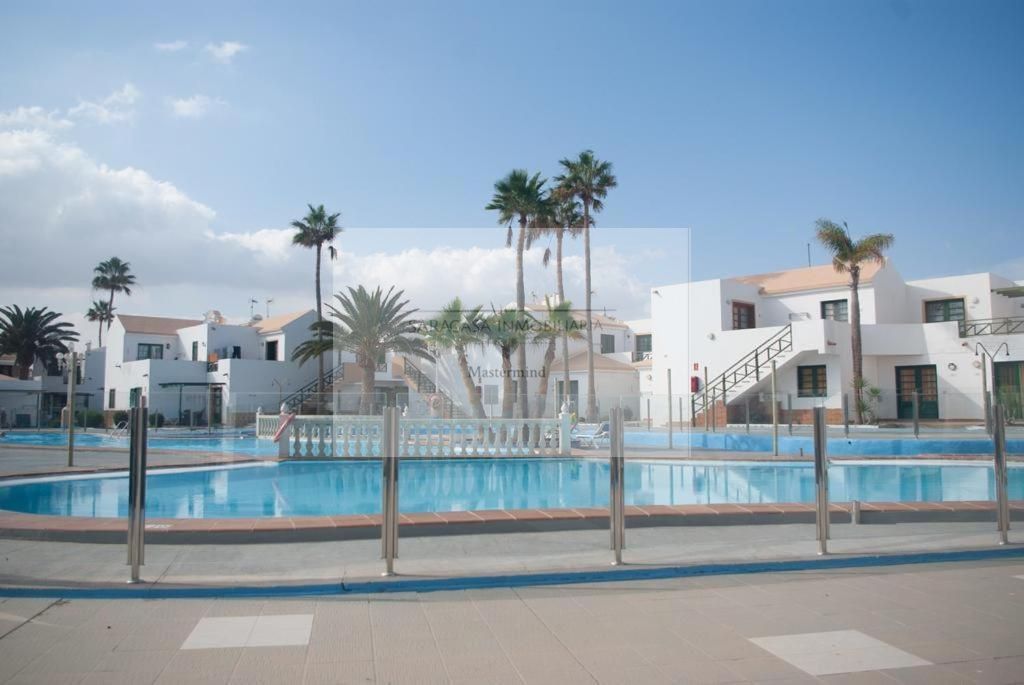 Außenansicht von Erdgeschoss zum verkauf in Antigua mit Terrasse, Möbliert und Gemeinschaftspool