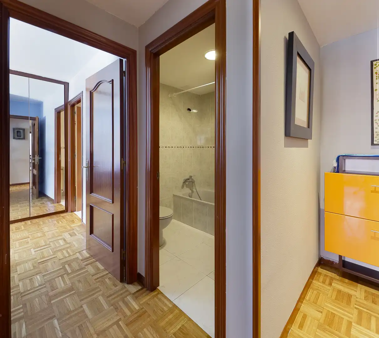 Baño de Piso en venta en Oviedo  con Calefacción y Trastero