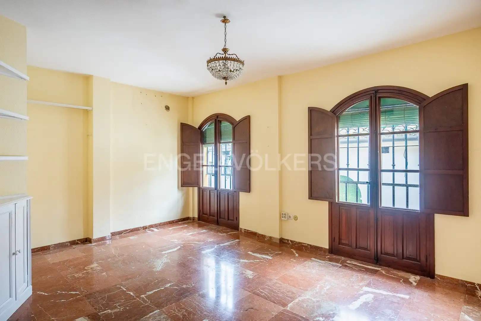 Flat for sale in Sevilla  with Air Conditioner and Heating