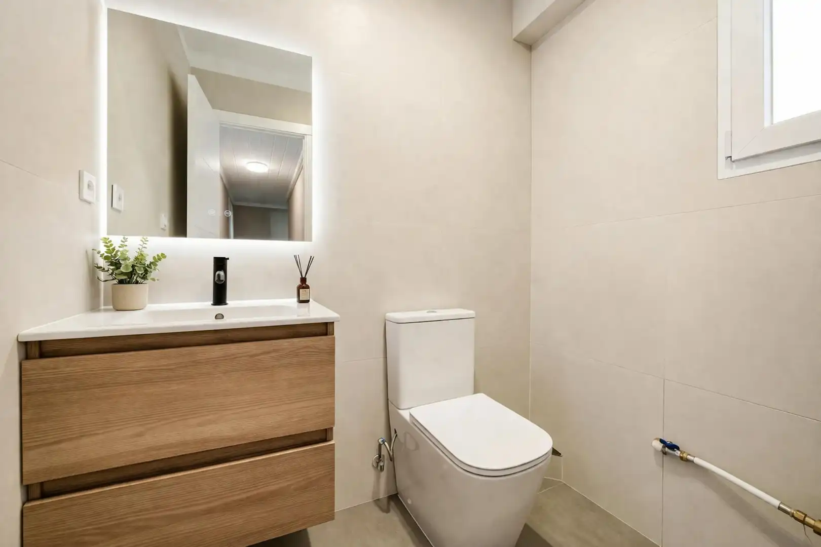 Bathroom of Flat for rent in Valencia  with Air Conditioner, Heating and Furnished