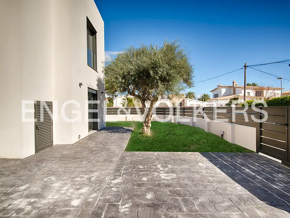 Terrassa de Casa adosada en venda en Empuriabrava amb Aire condicionat, Jardí privat i Piscina