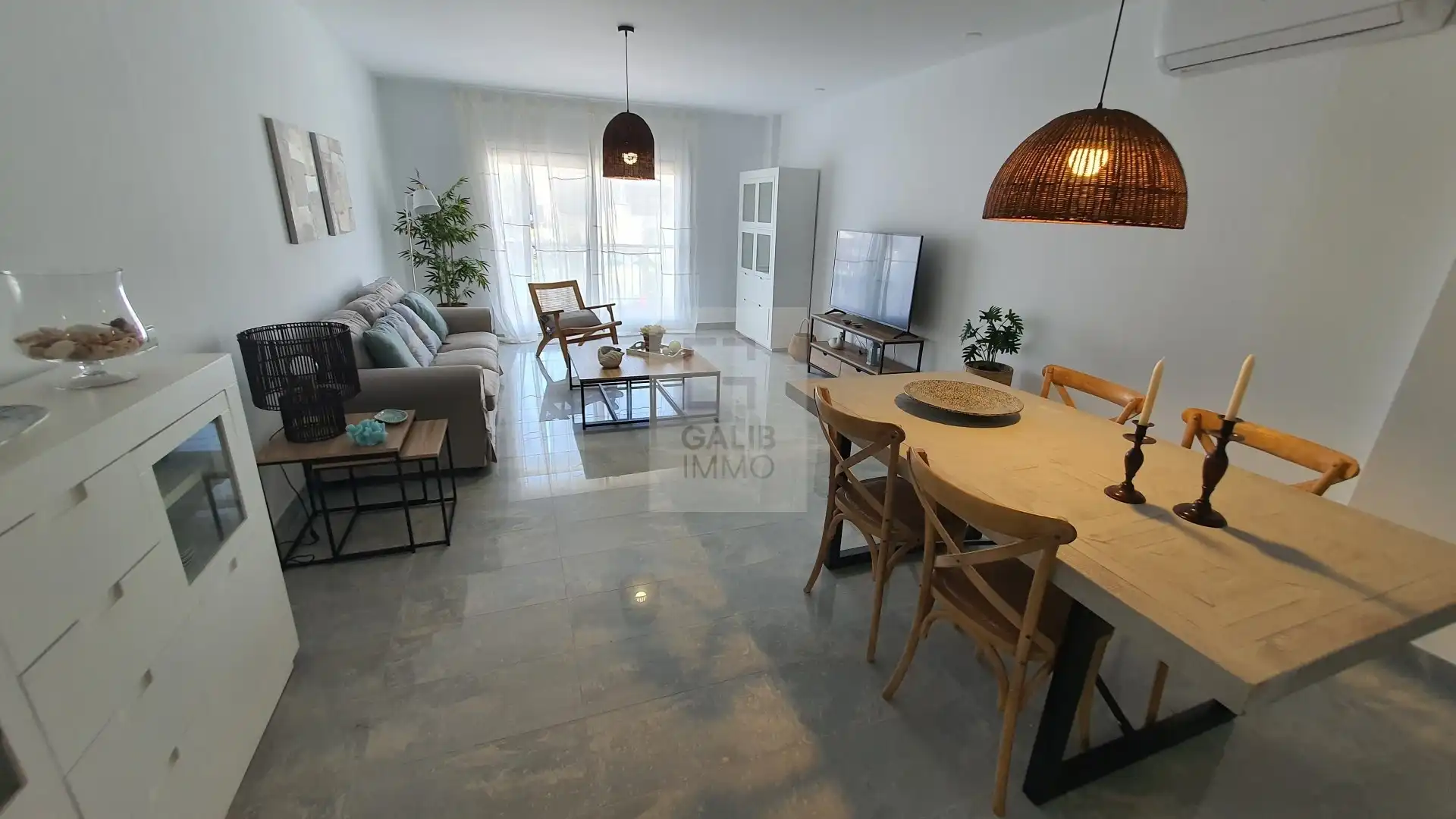 Wohnzimmer von Einfamilien-Reihenhaus zum Verkauf in Empuriabrava mit Klimaanlage, Terrasse und Möbliert