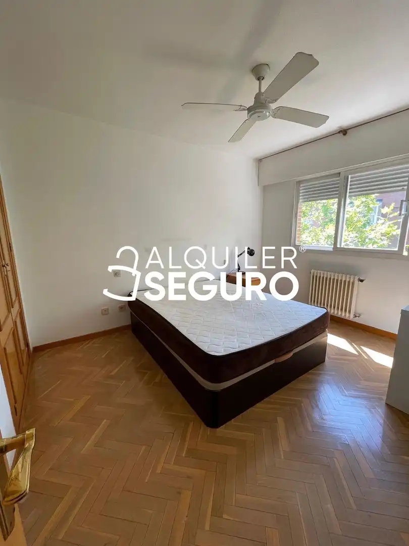 Bedroom of Flat for rent in Madrid  with Heating