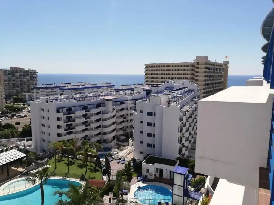Vista exterior de Àtic en venda en Benalmádena amb Aire condicionat, Calefacció i Terrassa