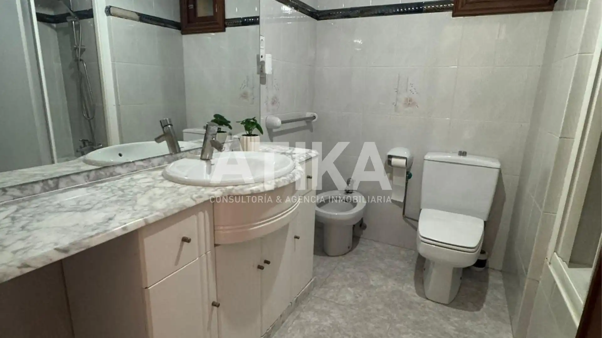 Baño de Ático en venta en Ontinyent con Aire acondicionado, Calefacción y Parquet