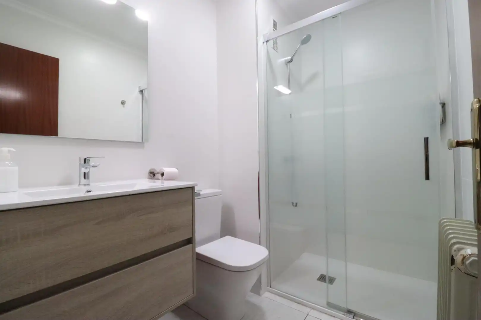 Bathroom of Ground floor for sale in Sabadell  with Air Conditioner, Heating and Terrace