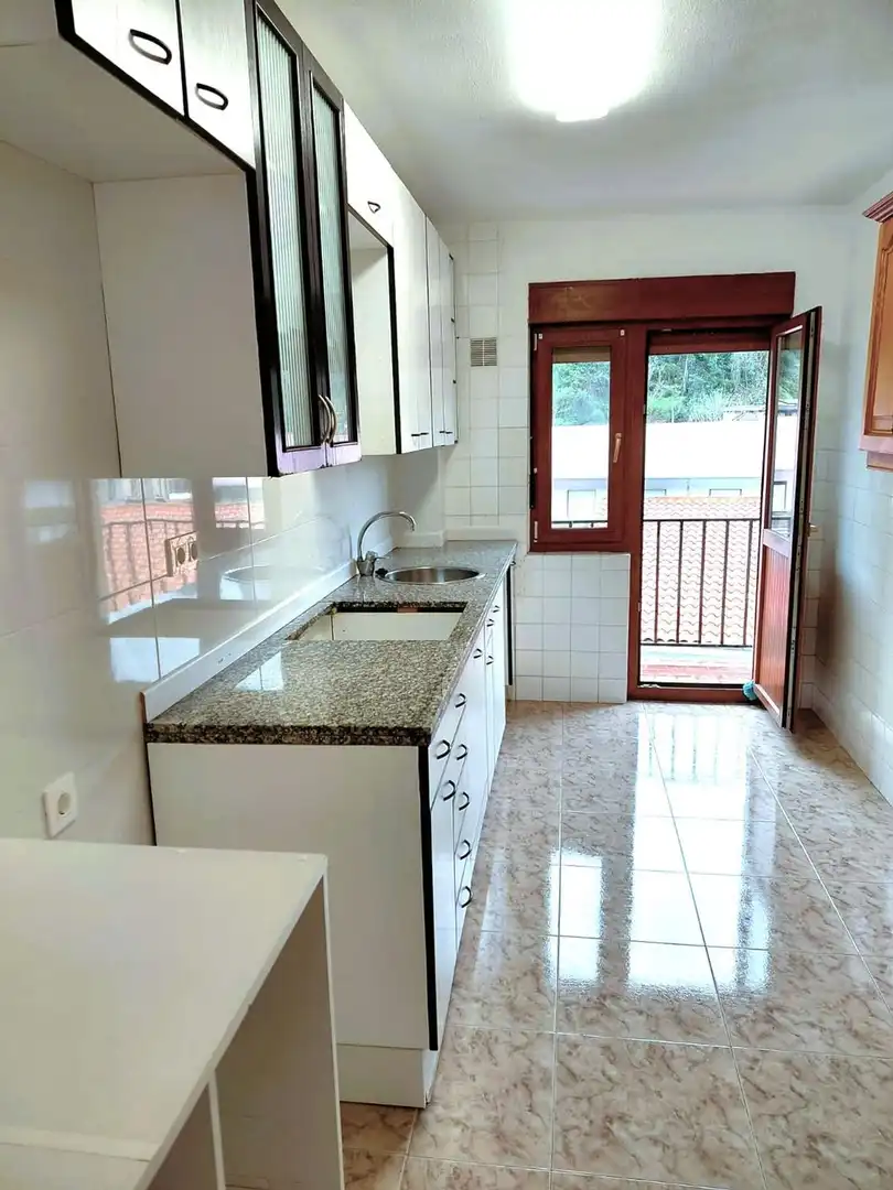 Küche von Wohnung zum Verkauf in Belmonte de Miranda mit Heizung, Terrasse und Schwimmbad