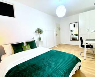 Dormitori de Apartament per a compartir en  Madrid Capital amb Calefacció, Moblat i Forn