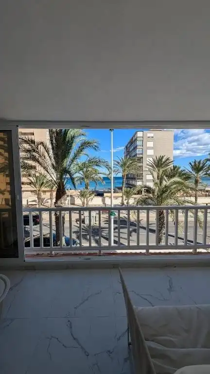 Vista exterior de Apartamento en venta en Elche / Elx con Aire acondicionado, Terraza y Amueblado