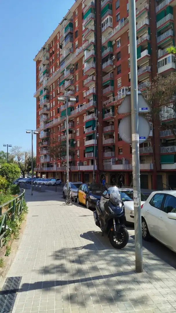 Außenansicht von Geschaftsraum zur Miete in Badalona mit Klimaanlage, Heizung und Alarm