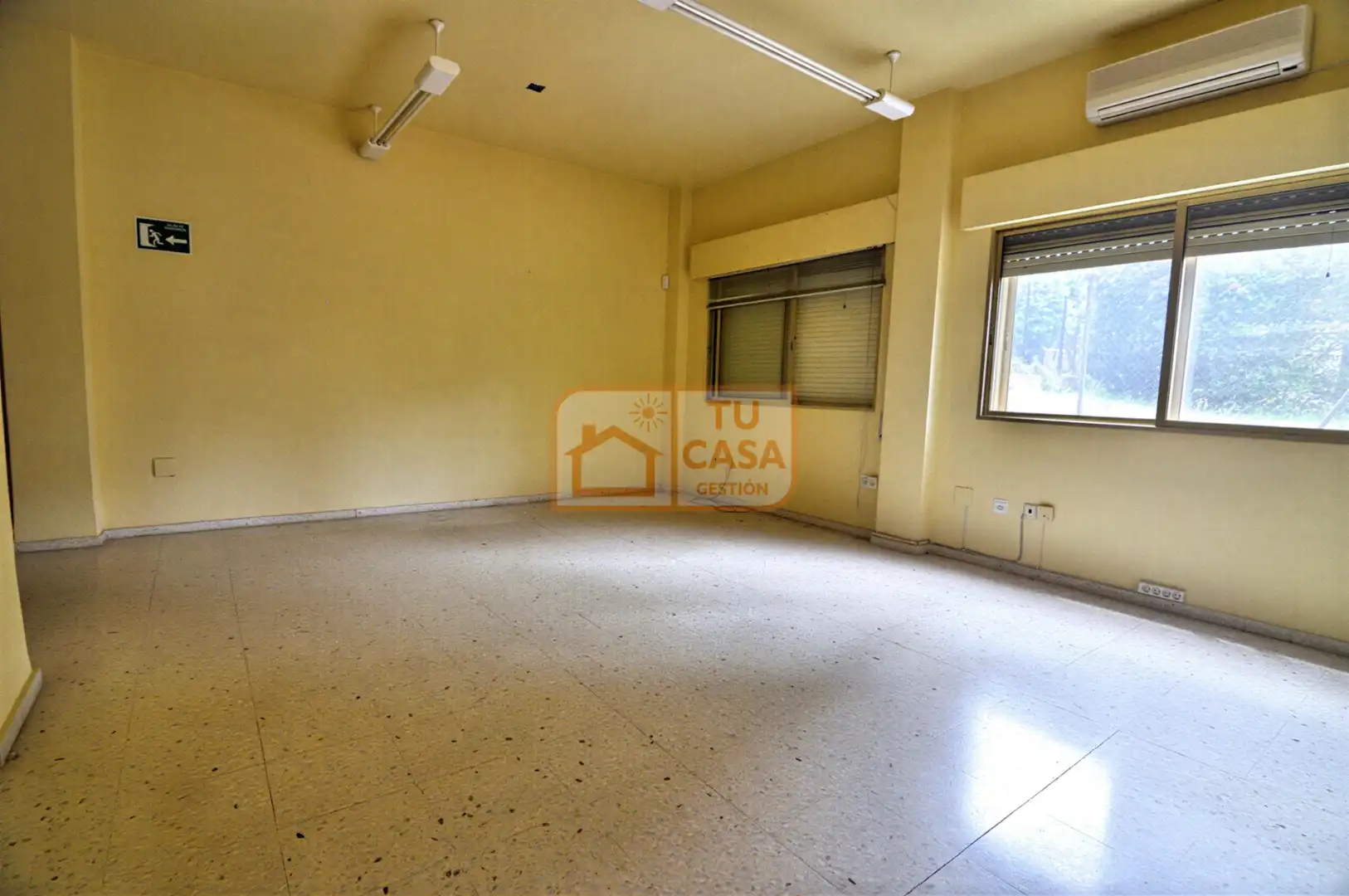 Büro zum Verkauf in Cáceres mit Klimaanlage und Heizung