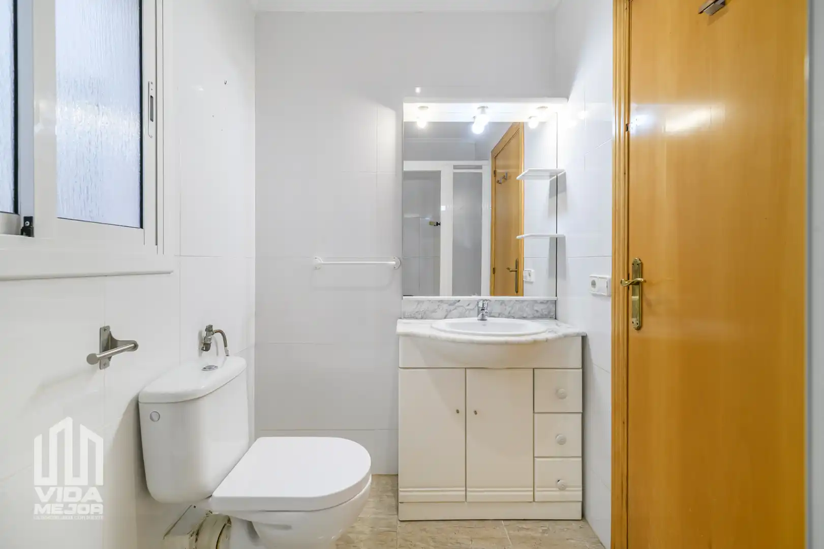 Bany de Pis en venda en Vilanova i la Geltrú amb Parquet i Balcó