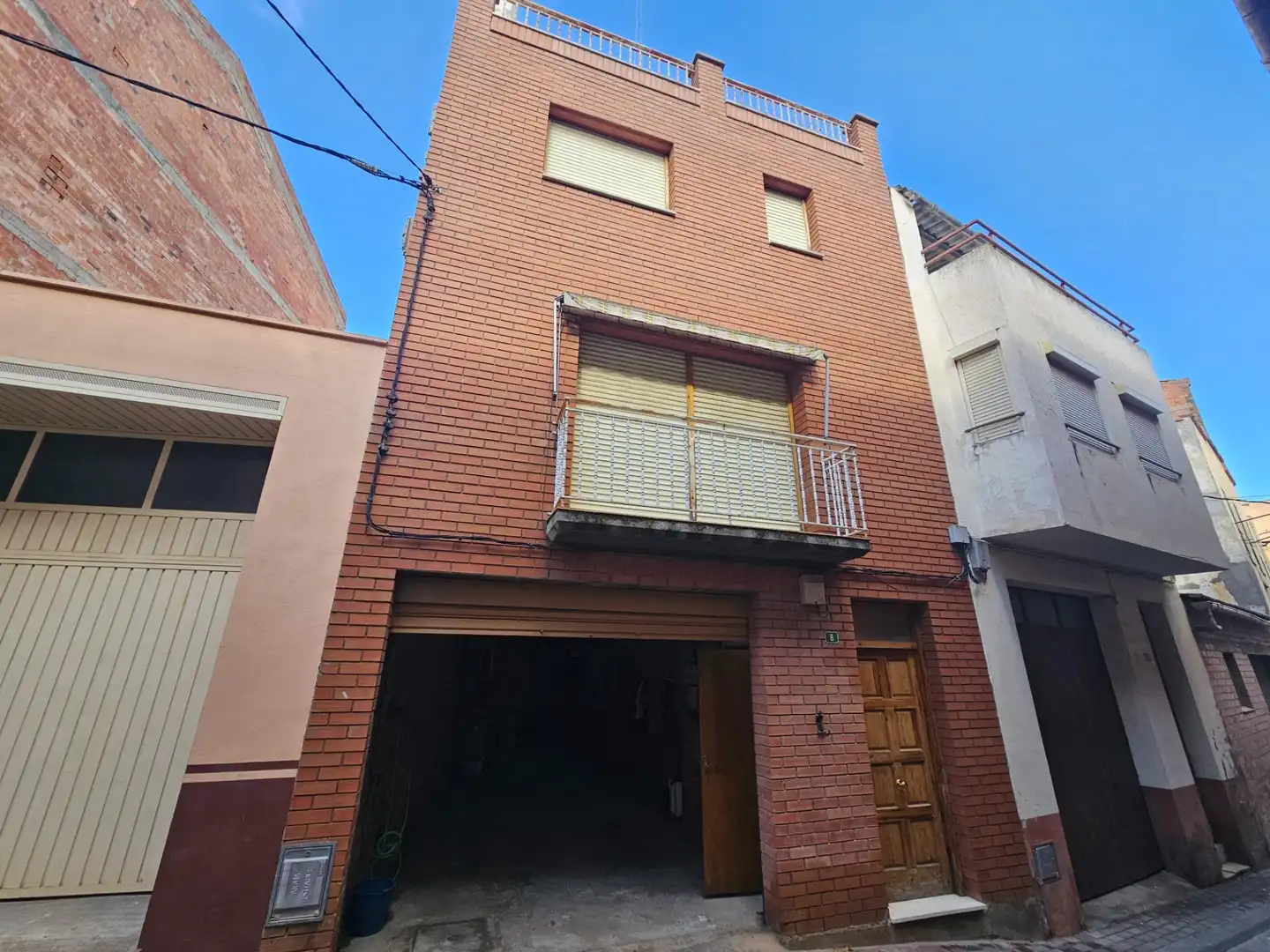 Vista exterior de Casa adosada en venda en Alguaire, Lleida