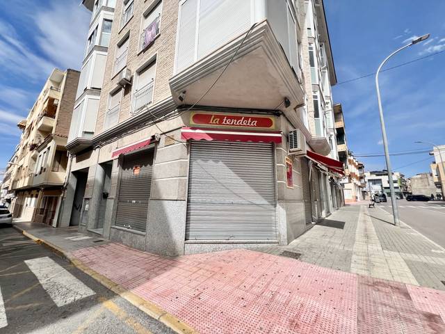 Local comercial en Alquiler en Petrer