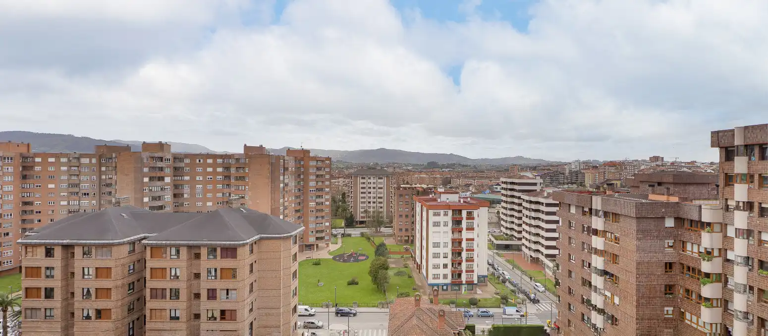 Dormitori de Àtic en venda en Gijón  amb Calefacció, Parquet i Terrassa
