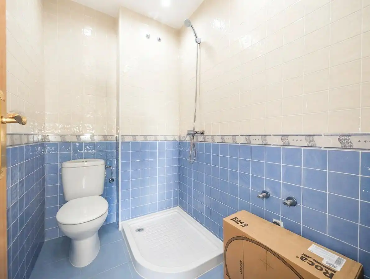 Baño de Piso en venta en Puertollano con Calefacción, Terraza y Balcón