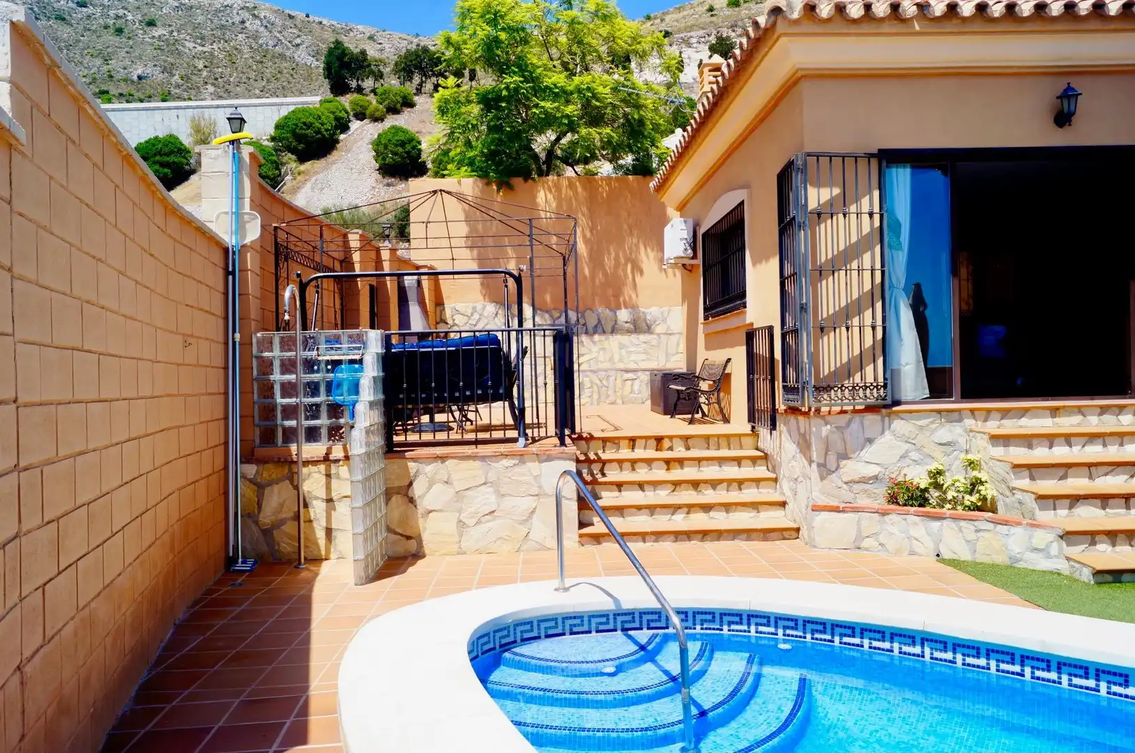 Schwimmbecken von Haus oder Chalet zum Verkauf in Benalmádena mit Klimaanlage, Heizung und Privatgarten