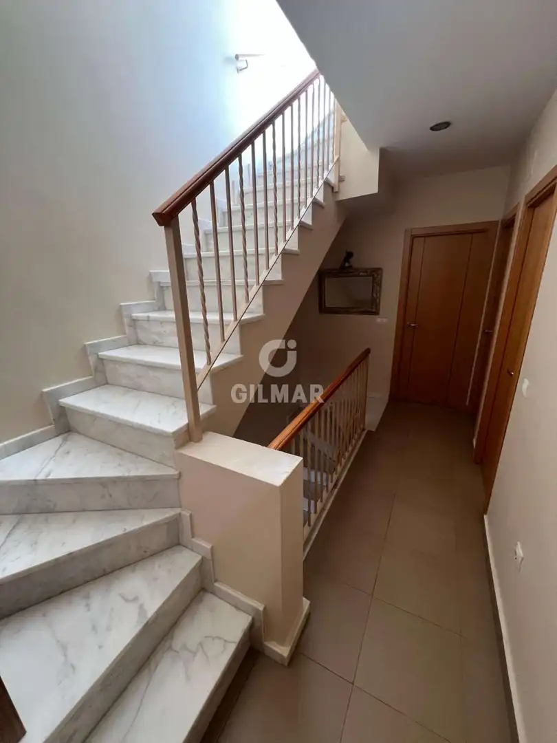 Casa adosada en venda en Villamartín amb Calefacció