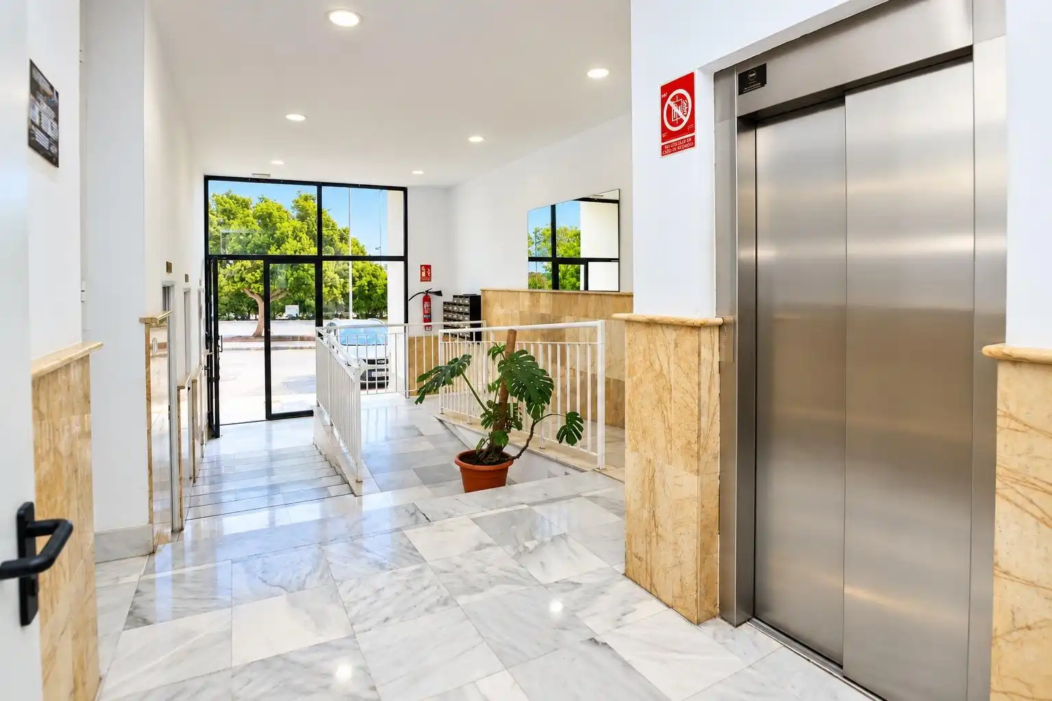 Appartamento con piscina in vendita a Avenida HISPANIDAD DE LA (CB), imagen 32