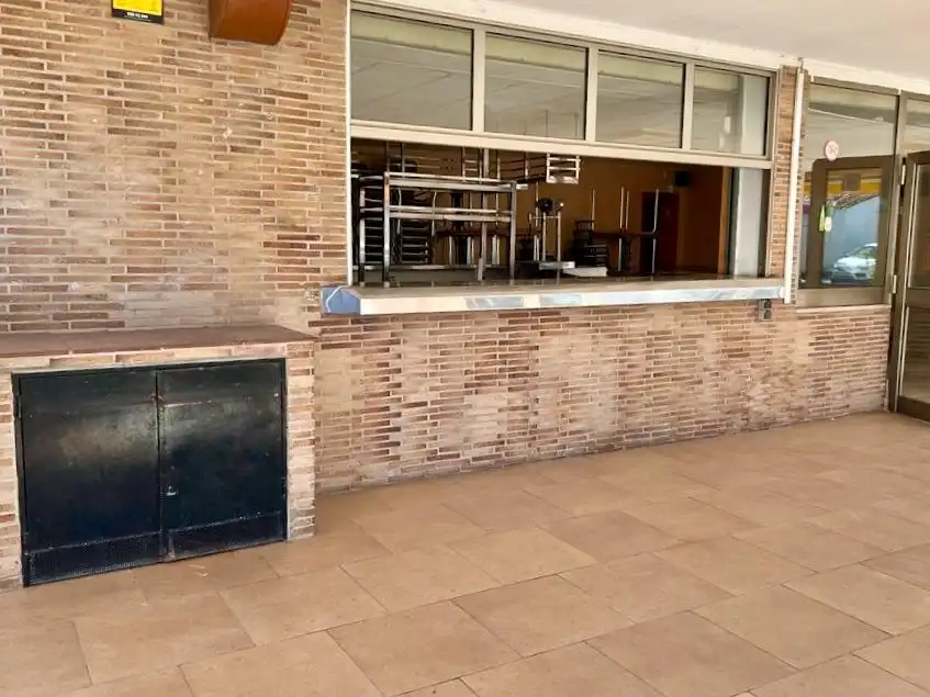 Geschaftsraum zum Verkauf in Alcúdia mit Klimaanlage und Terrasse