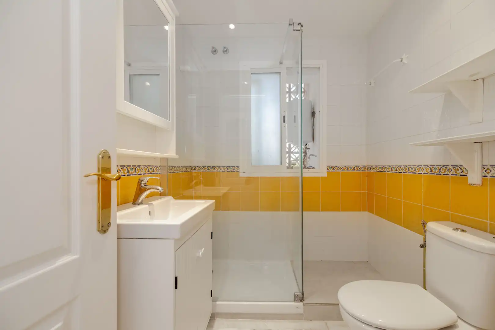 Badezimmer von Wohnung zum Verkauf in Marbella mit Klimaanlage, Heizung und Terrasse