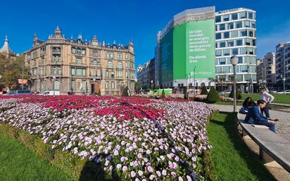 Vista exterior de Pis en venda en Bilbao  amb Calefacció