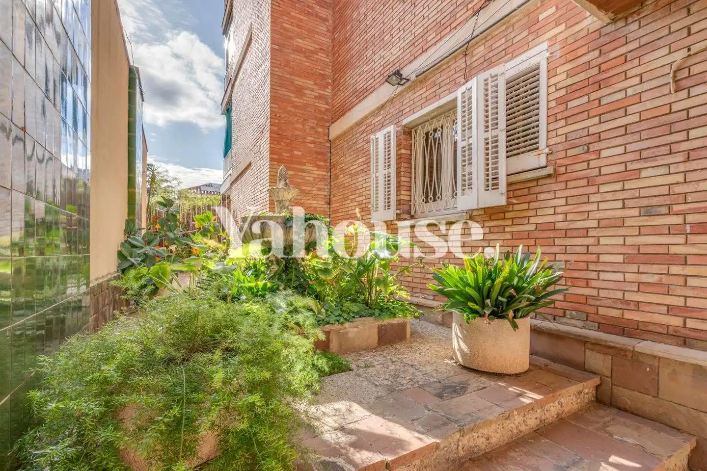 Vista exterior de Planta baixa en venda en Barcelona amb Jardí privat i Parquet