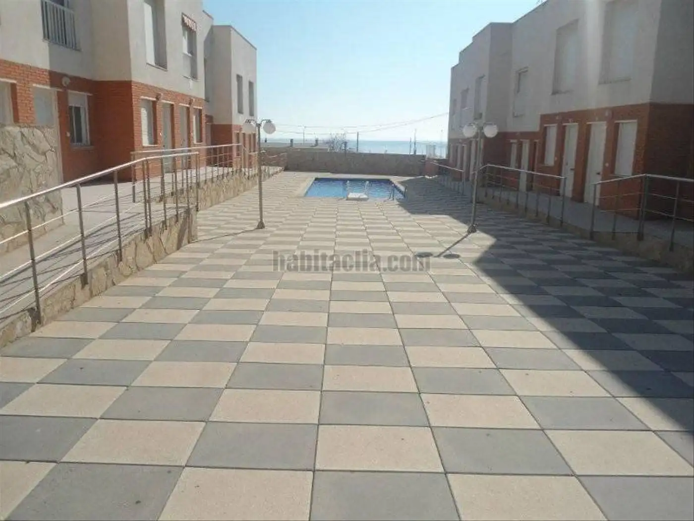 Vista exterior de Casa adosada en venda en Alcanar amb Terrassa, Traster i Moblat