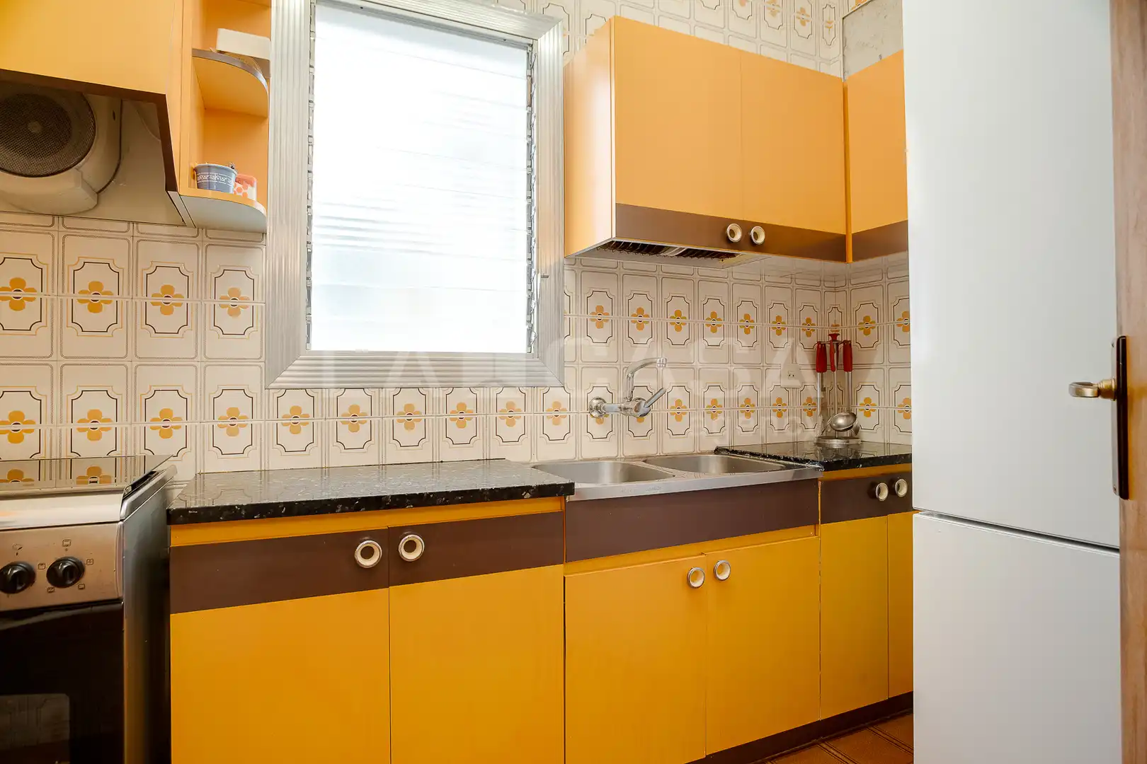 Cuina de Pis en venda en Barcelona amb Forn i Balcó