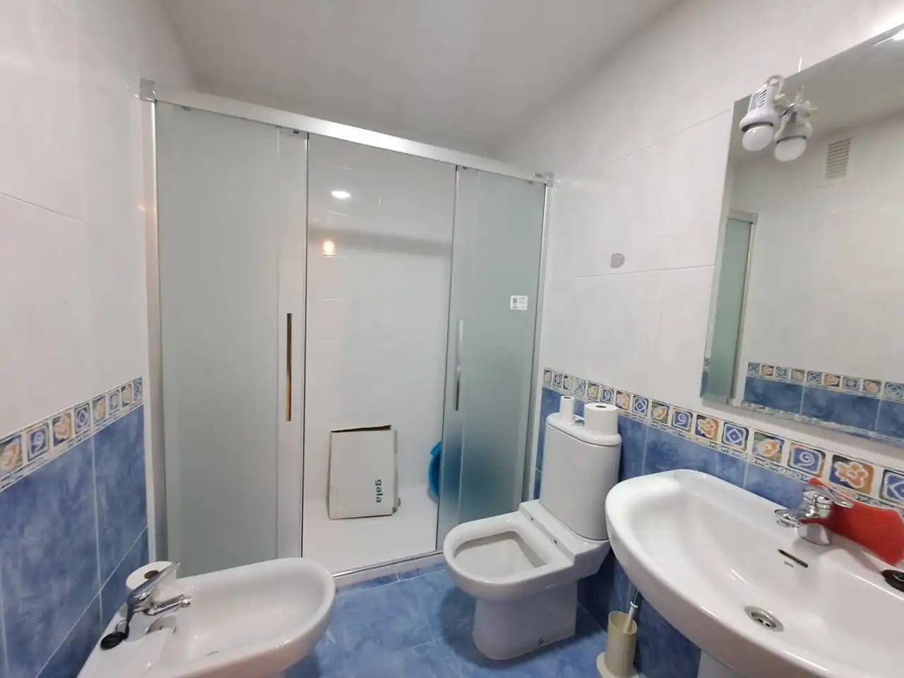 Badezimmer von Wohnung zum Verkauf in Burgos mit Parkett und Abstellraum