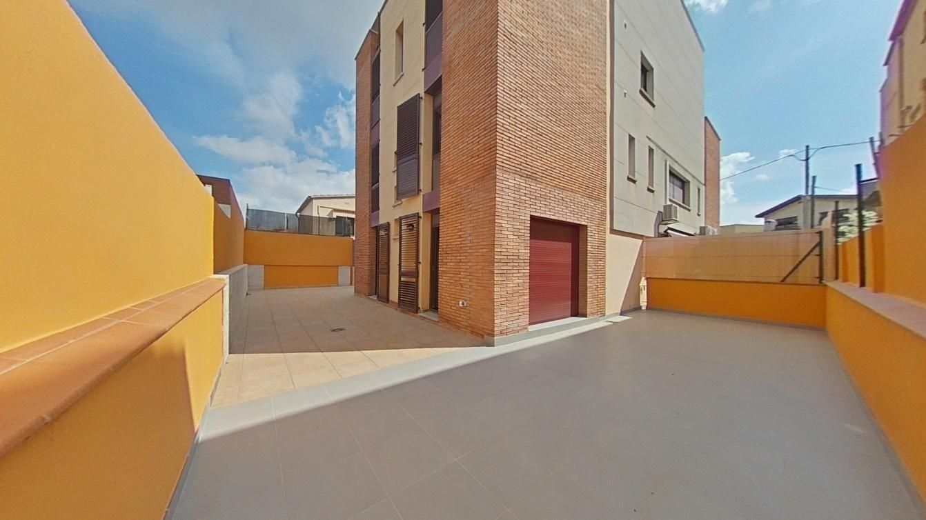 Außenansicht von Maisonette zum Verkauf in Cerdanyola del Vallès mit Terrasse