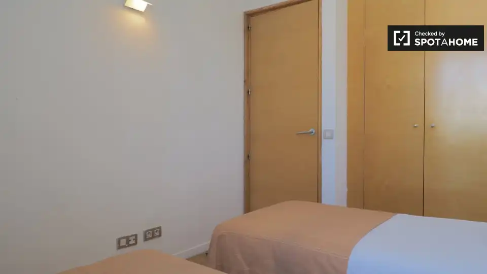 Bedroom of Flat for rent in Madrid  with Air Conditioner, Heating and Furnished