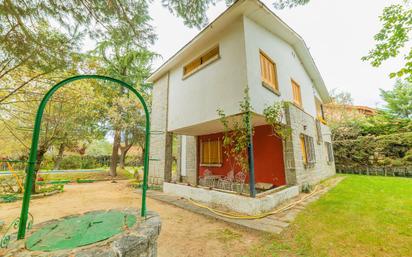 Vista exterior de Casa o xalet en venda en Alpedrete amb Terrassa, Piscina i Balcó