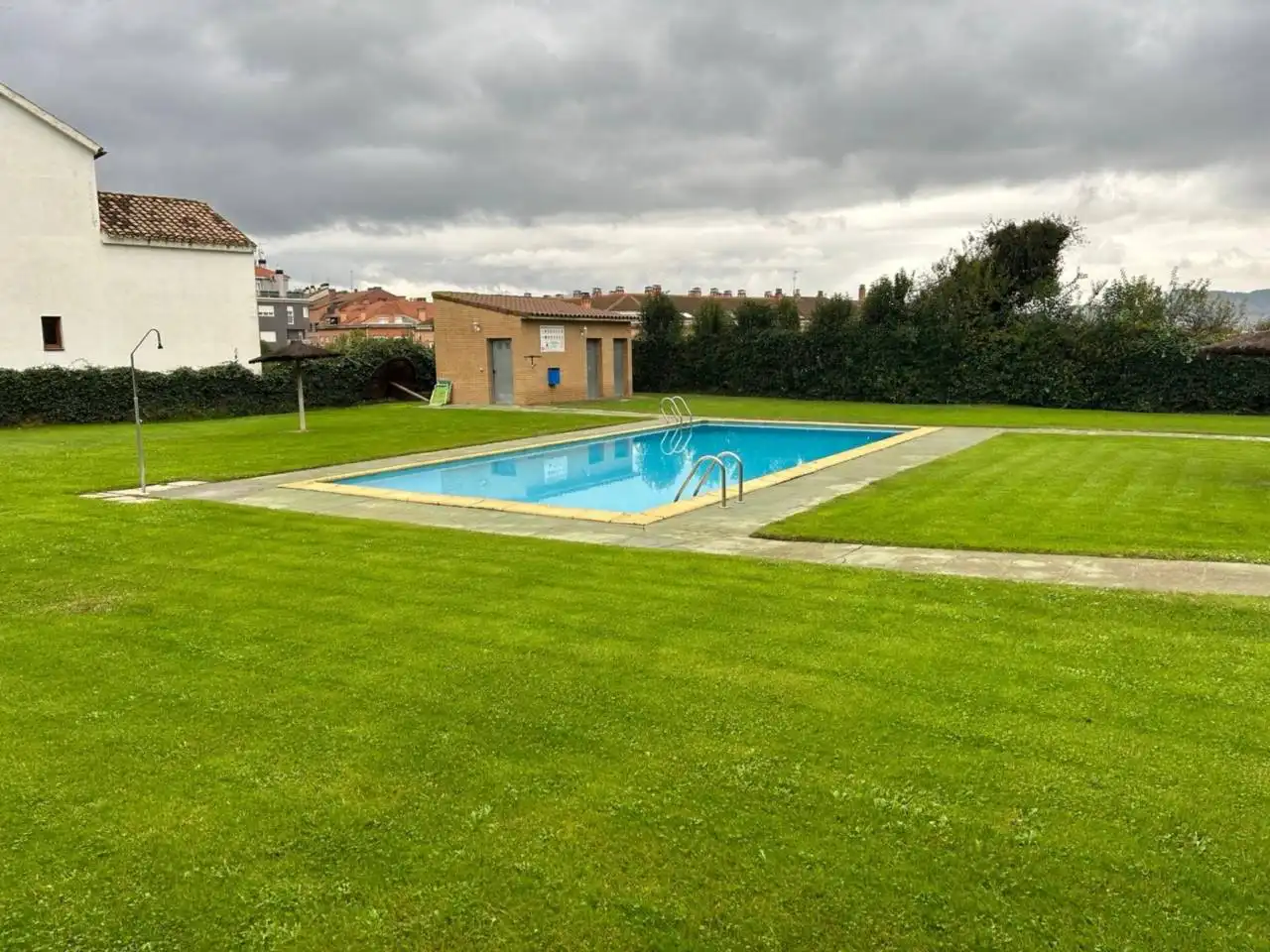 Swimming pool of Flat for sale in Villamediana de Iregua  with Furnished and Community pool