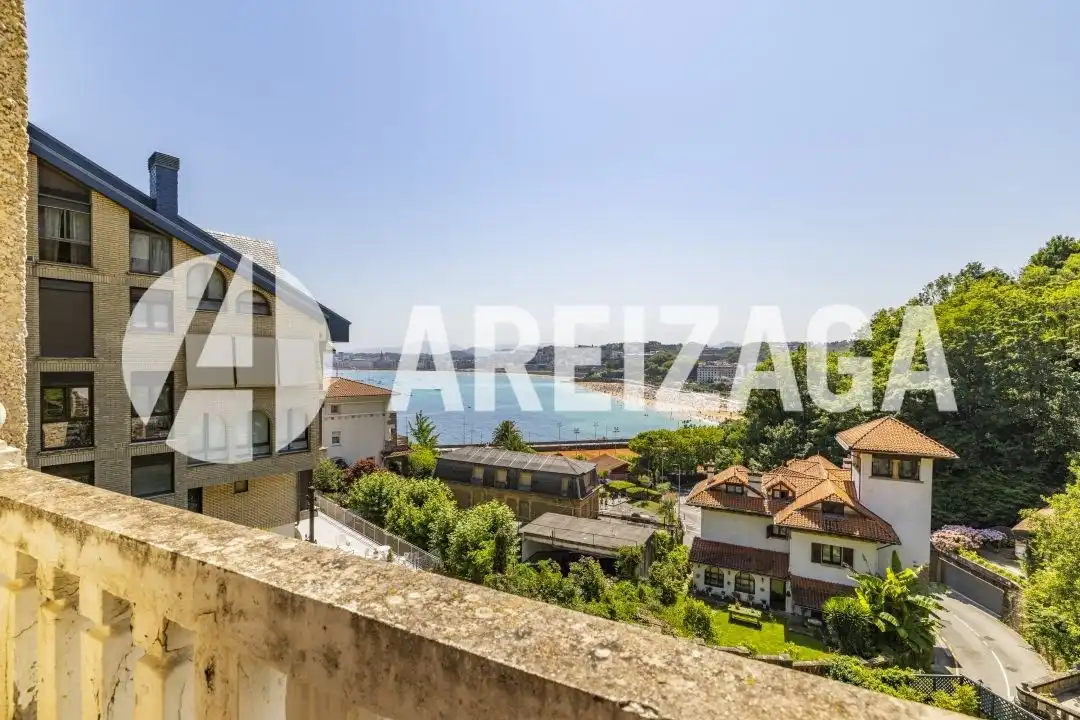 Vista exterior de Casa o xalet en venda en Donostia - San Sebastián  amb Calefacció, Jardí privat i Terrassa