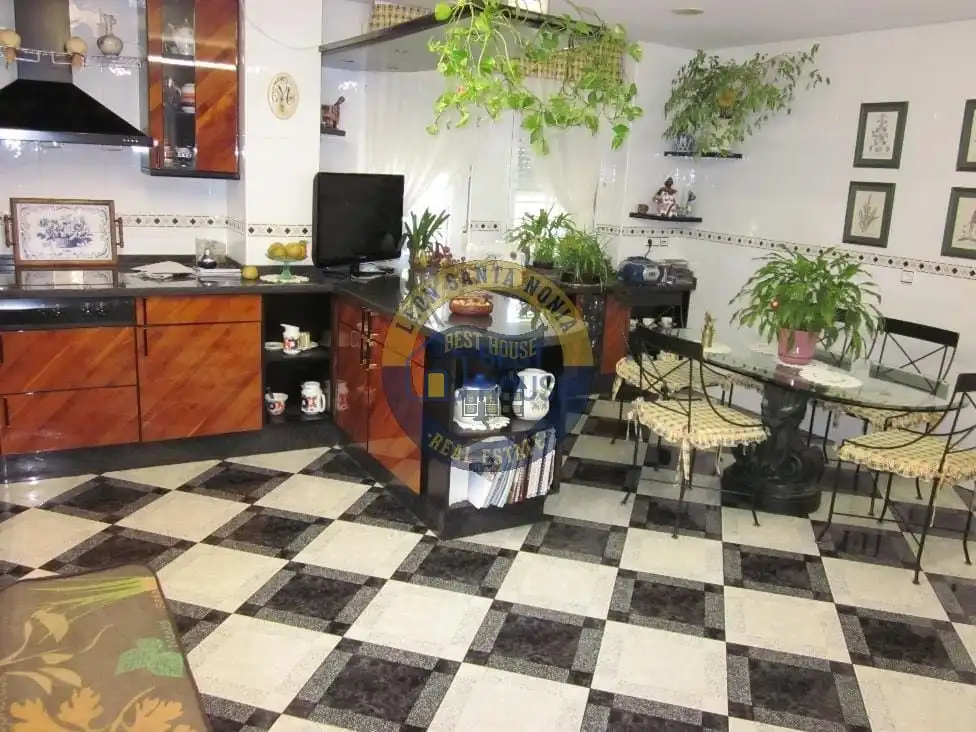 Cocina de Casa o chalet en venta en Valdefresno con Calefacción, Jardín privado y Parquet