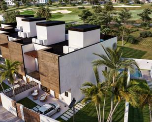 Vista exterior de Casa o xalet en venda en Estepona amb Aire condicionat, Jardí privat i Terrassa