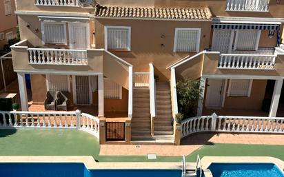 Vista exterior de Pis en venda en Torrevieja amb Moblat i Piscina comunitària
