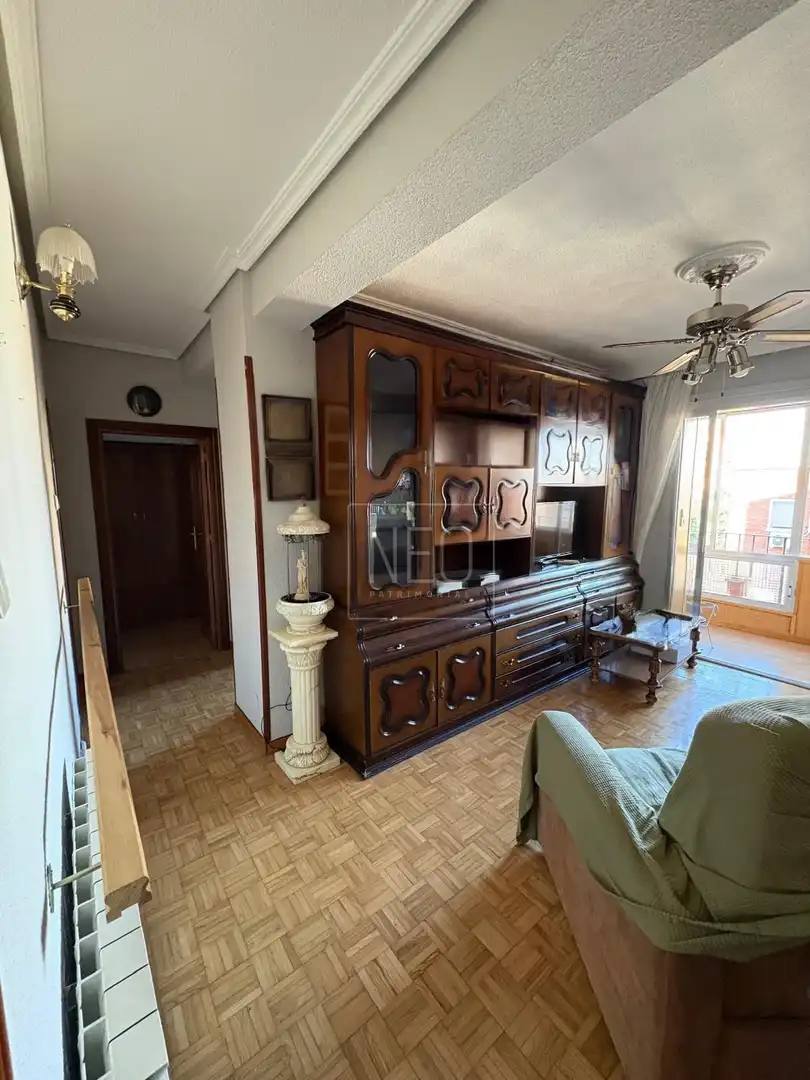 Living room of Flat for sale in Madrid  with Air Conditioner, Heating and Parquet flooring