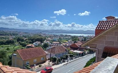 Vista exterior de Casa o xalet en venda en Cangas  amb Calefacció, Parquet i Terrassa
