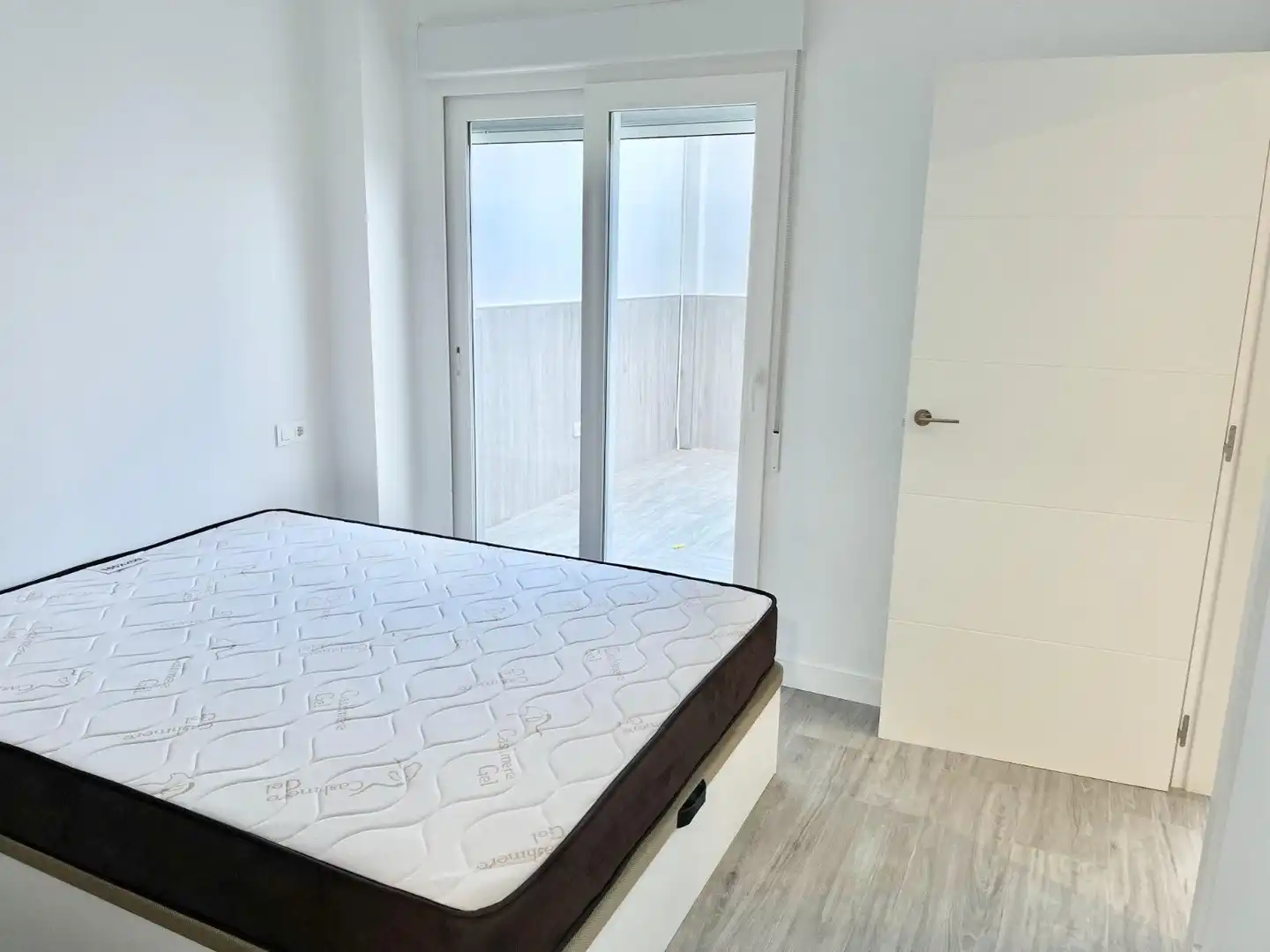 Habitación de Apartamento de alquiler en El Campello con Aire acondicionado, Calefacción y Terraza
