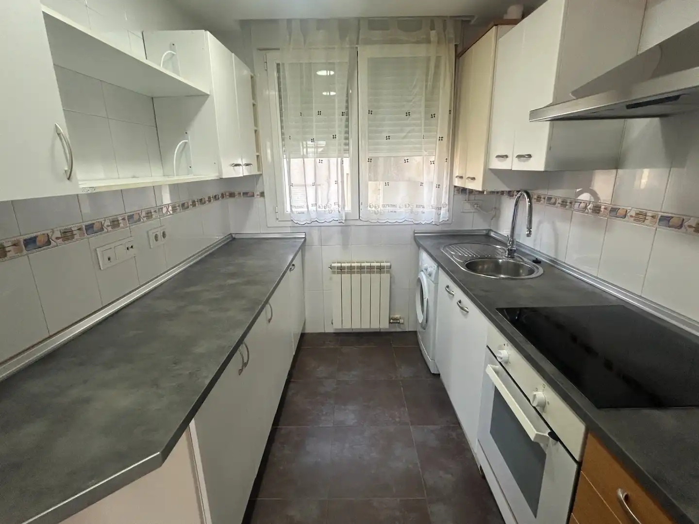 Cocina de Piso en venta en Valladolid con Calefacción, Terraza y Trastero