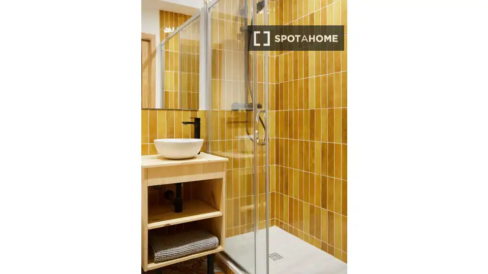 Baño de Piso de alquiler en Barcelona con Aire acondicionado, Calefacción y Amueblado